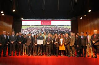 Banco Santander destacó en premiación de la Fundación Carlos Vial Espantoso 2016