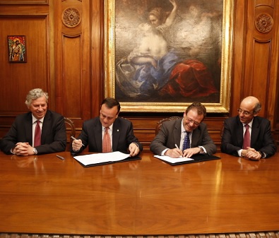 Universidad Católica y Fundación de Egresados de Ingeniería Comercial firman acuerdo de cooperación