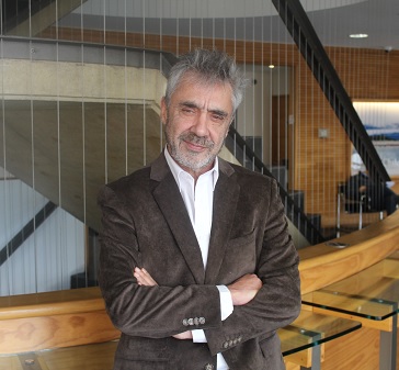 Álvaro Sylleros, profesor del Magíster en Innovación UC: «Todos somos diseñadores de experiencia»