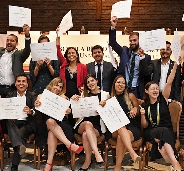 Más de 300 alumnos se graduaron con éxito de los diplomados 2019 de la Escuela de Administración UC