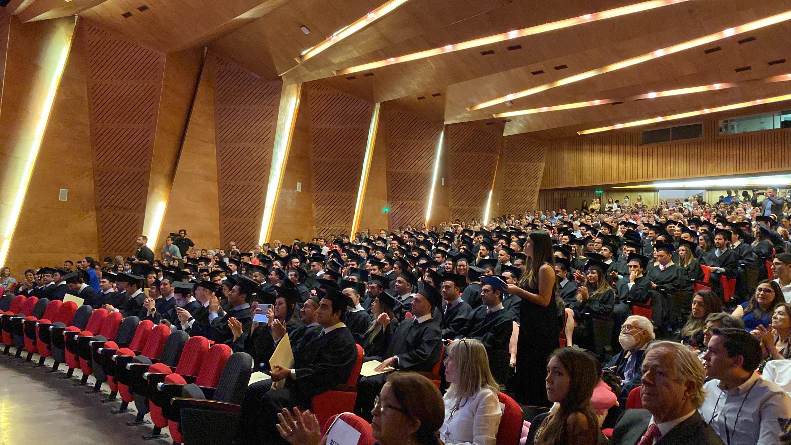 Más de 230 nuevos agentes de cambio se graduaron del MBA UC para aportar a la formación una mejor sociedad